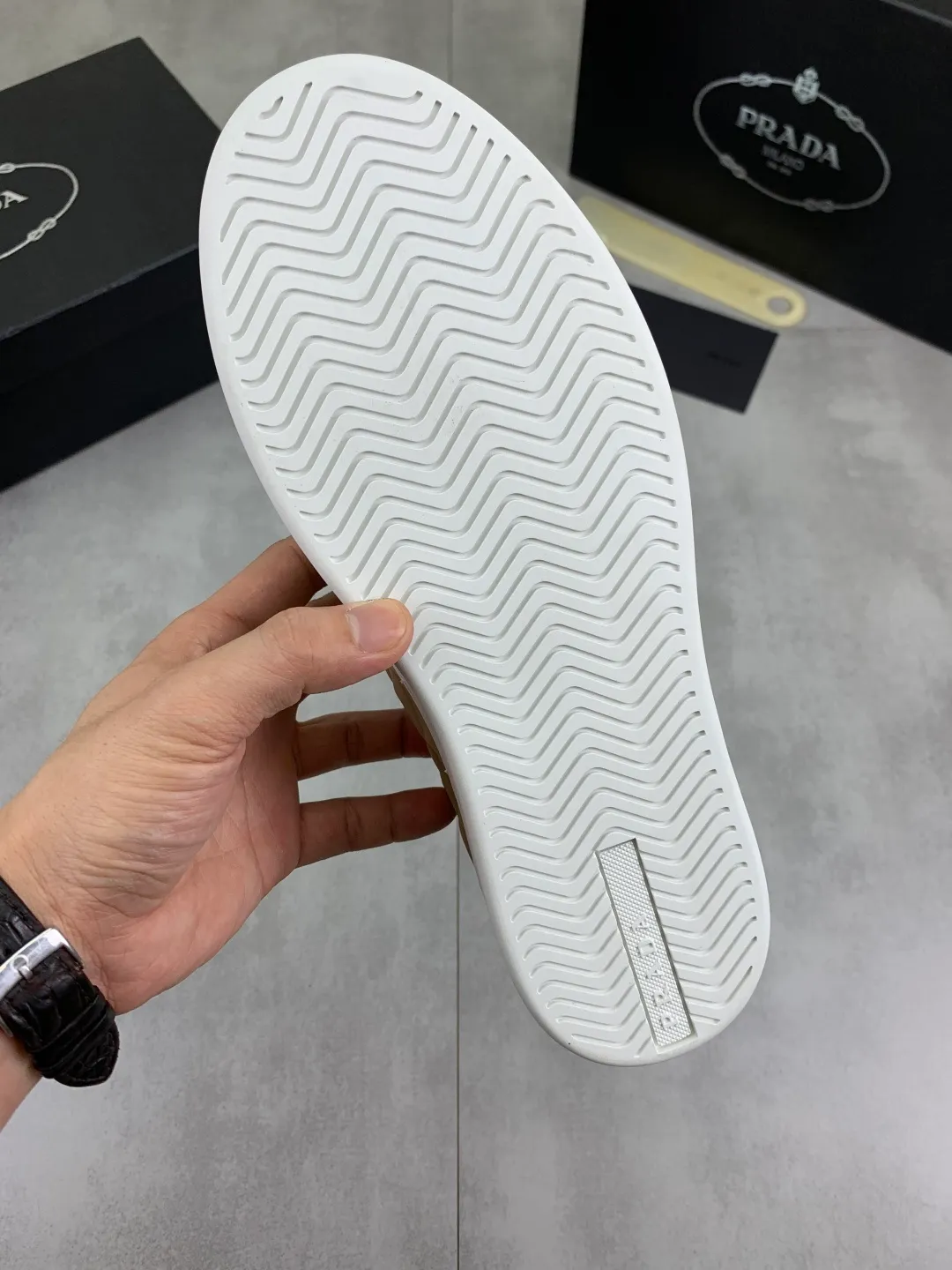 Men's Men's Shoes💰P420💰[New Style] The latest classic model of high-quality PRADA breathable and comfortable men's shoes has been launched on the official website, 1:1 replica, synchronized in Hong Kong, and on the same catwalk; all made of calfskin with breathable mesh fabric ➕Imported soft Soft and comfortable sheepskin lining, 🍡🍡original rubber outsole is non-slip and wear-resistant; comfortable to wear, attractive style, fine workmanship, and simple and neat shoe last, showing a man's courage and toughness, 👍Size: 39-44 2️⃣Color🉑️Choose